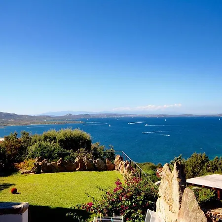 Pretty Lola In Sardinian Villa *